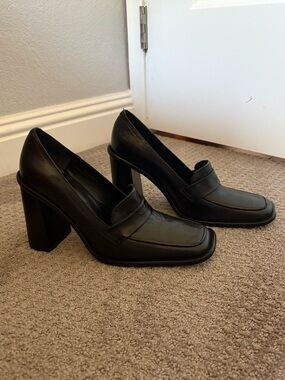 Charles David 90’s block heel loafer size 7 1/2